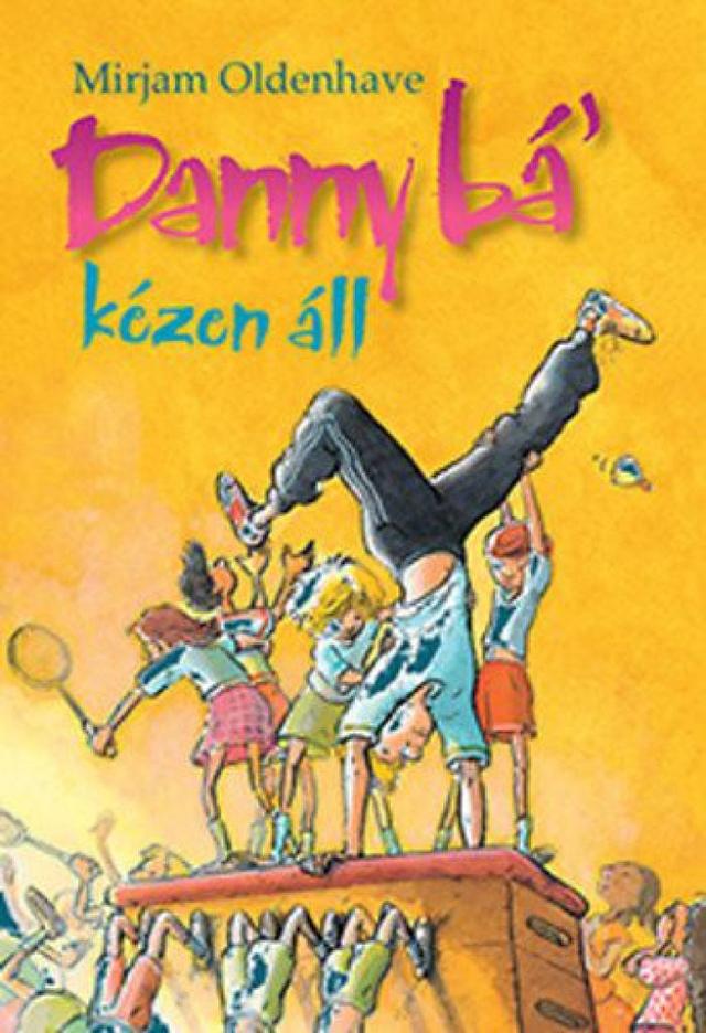 Danny bá kézen áll